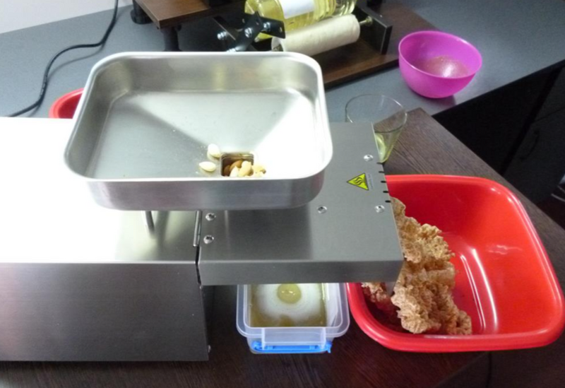Presa ulei la rece universala 0.4 kw
